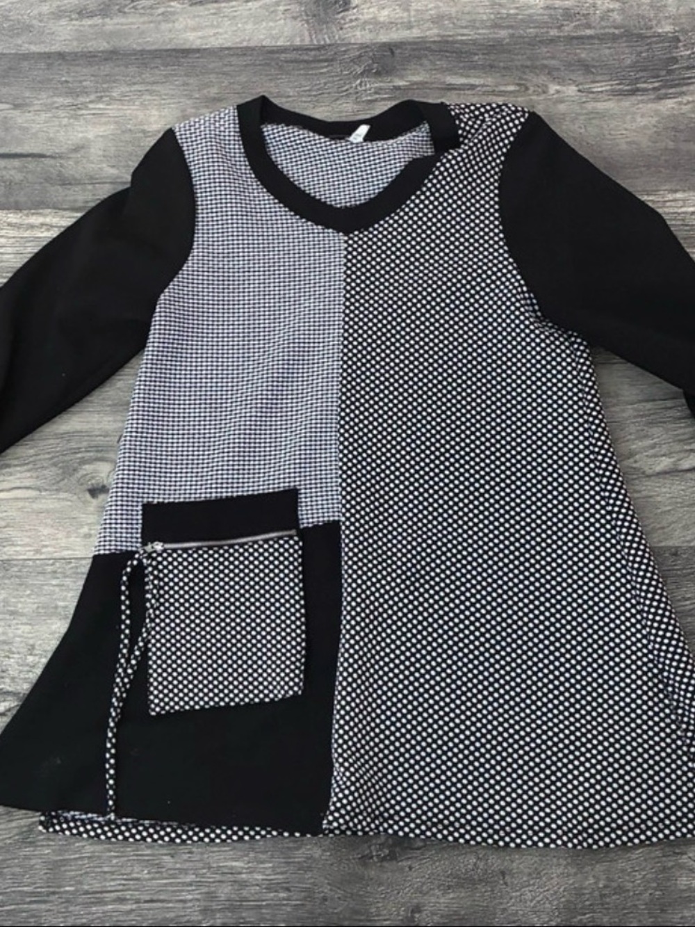 Black & White Patterned' Long Sleeve Top